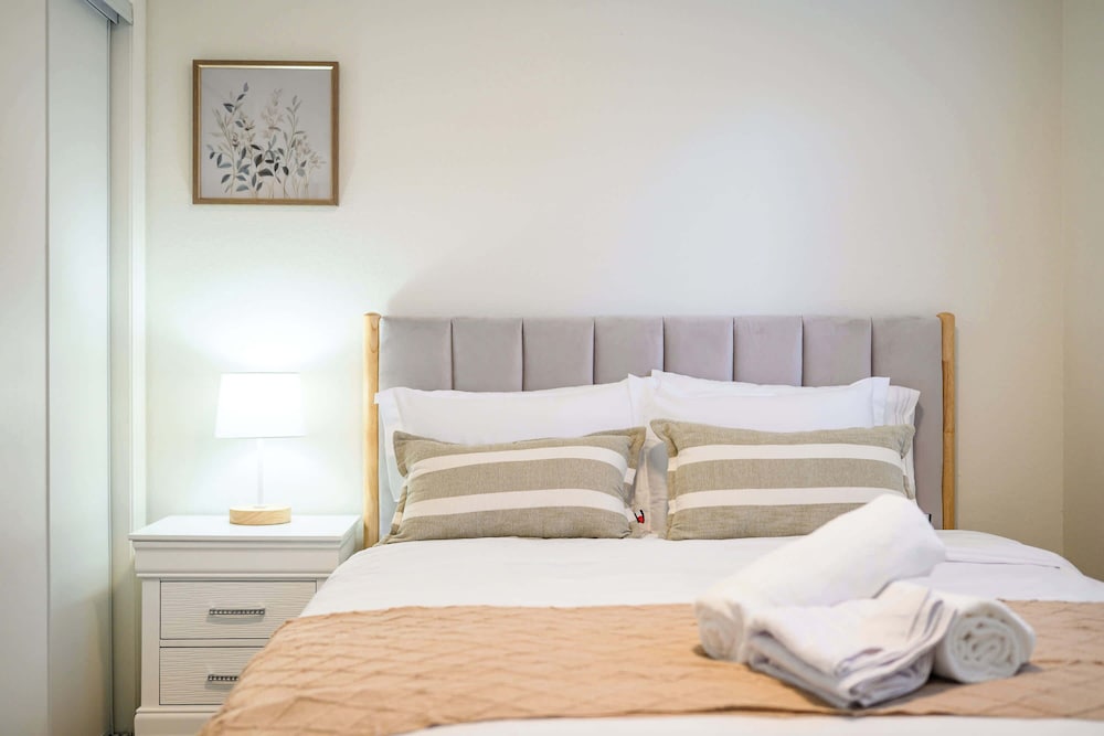 Modern Glendora Retreat Family Getaway Near Cal Poly & Mt. SAC
