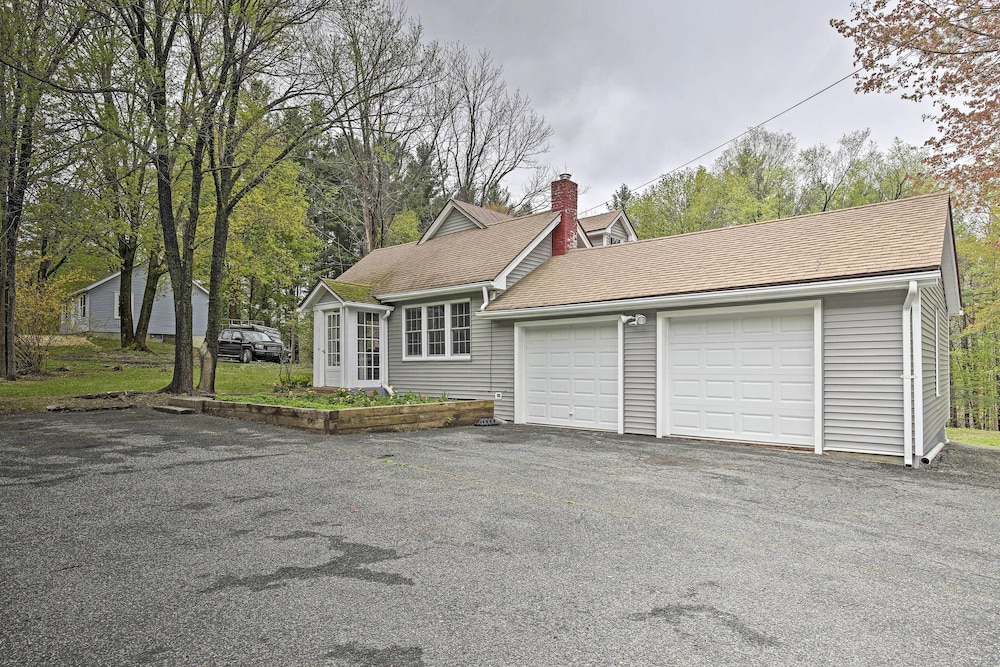 Beautiful Lenox Home, 3 Mi to Shakespeare & Co! view 2