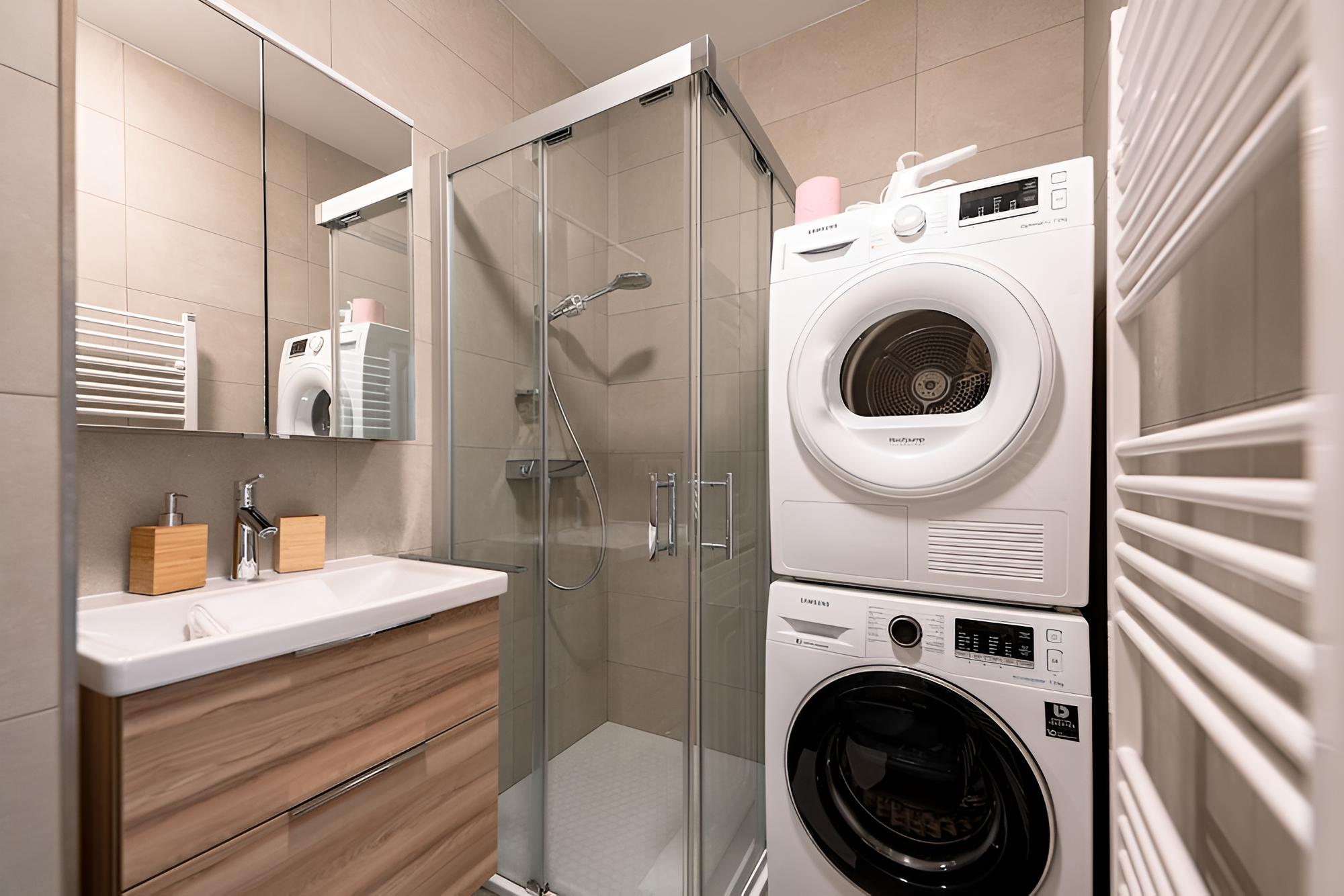 Renovated Chic Studio 5 Min to City Ctr view 4