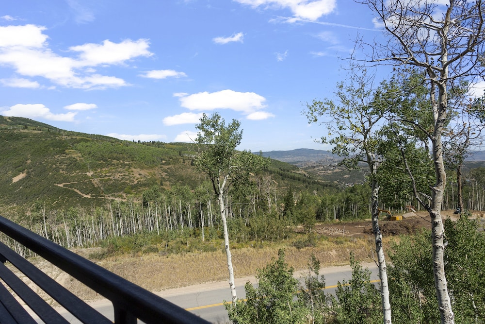 One Empire Pass at Deer Valley Resort - Three Bedroom Residence #402 3 Condo
