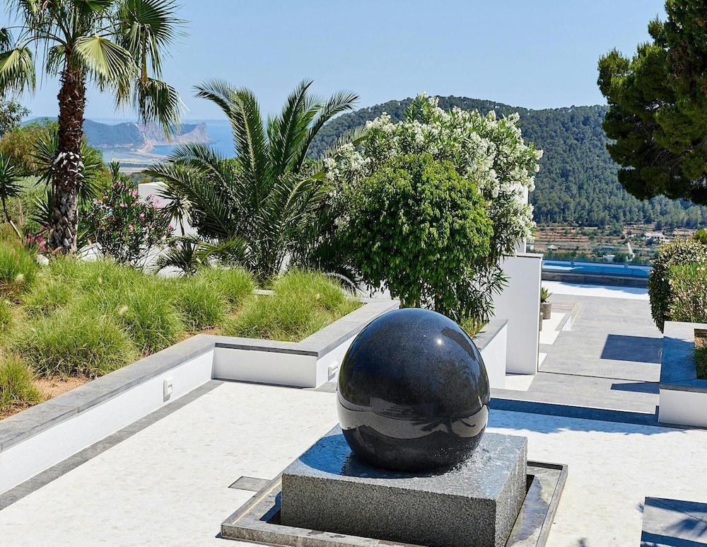 Super Villa With Swimming Pool