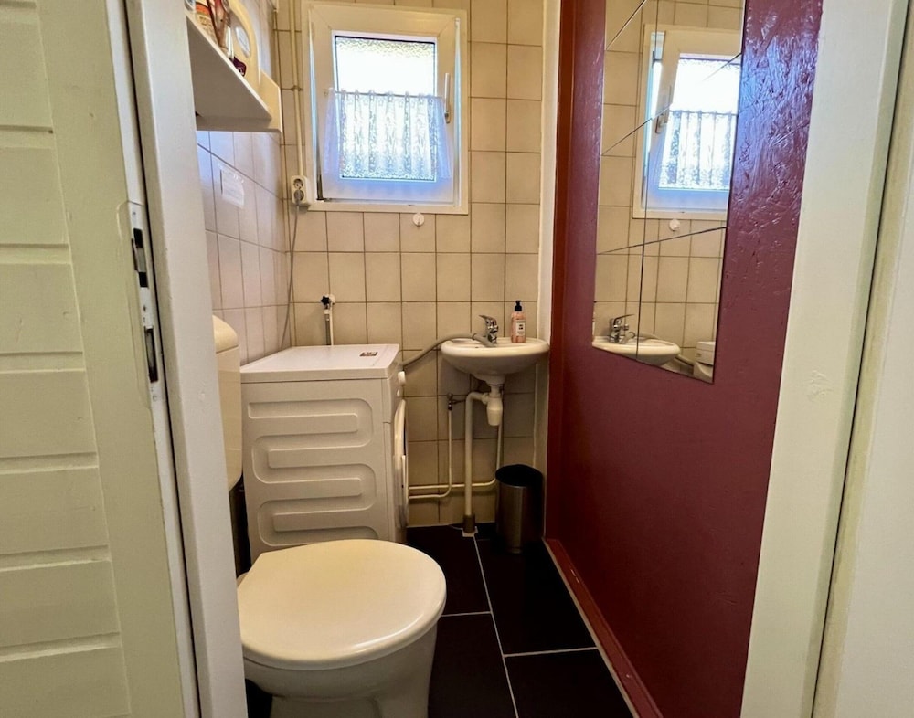 Spacious Bungalow With Garden in Park Eureka