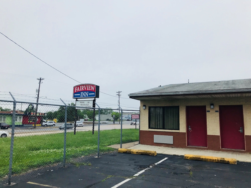 Hotel Fairview Inn - Image 1
