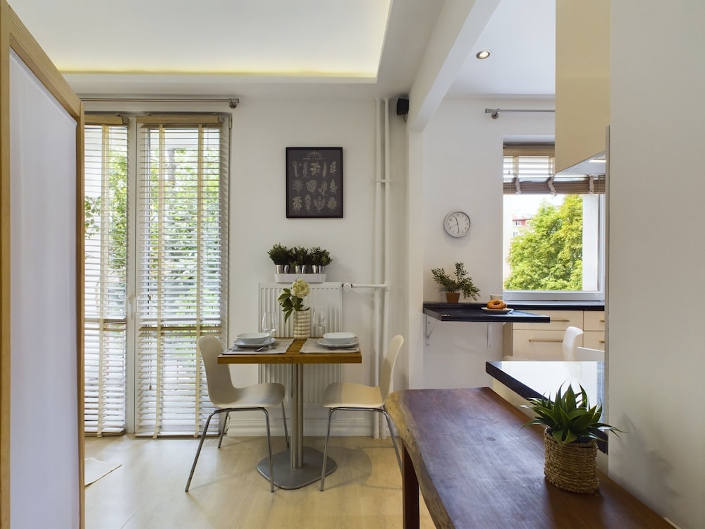 Cosy Studio for 2 by Renters view 2