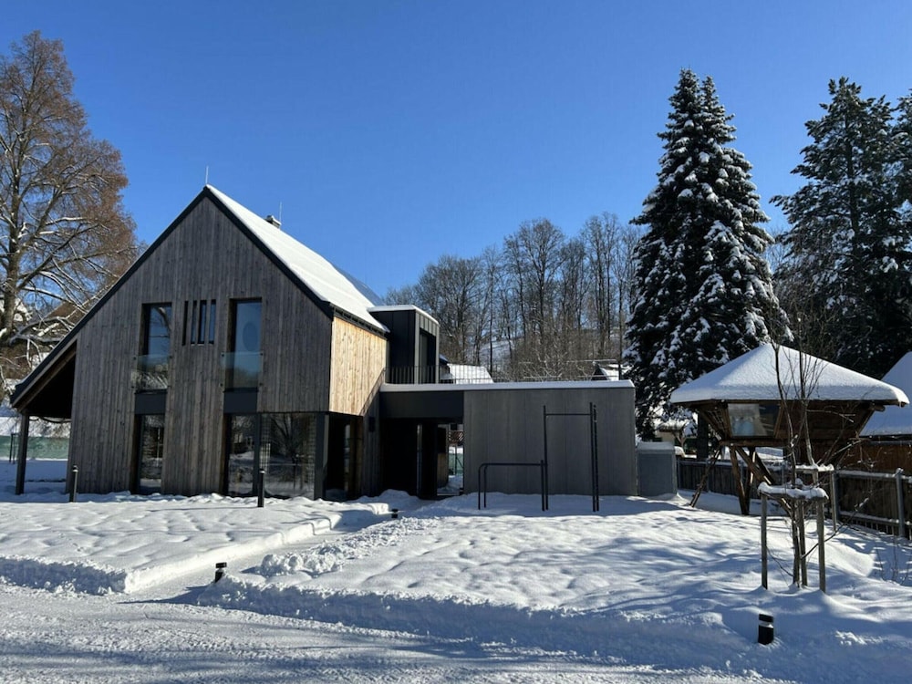 Spacious Villa With Good Ambience