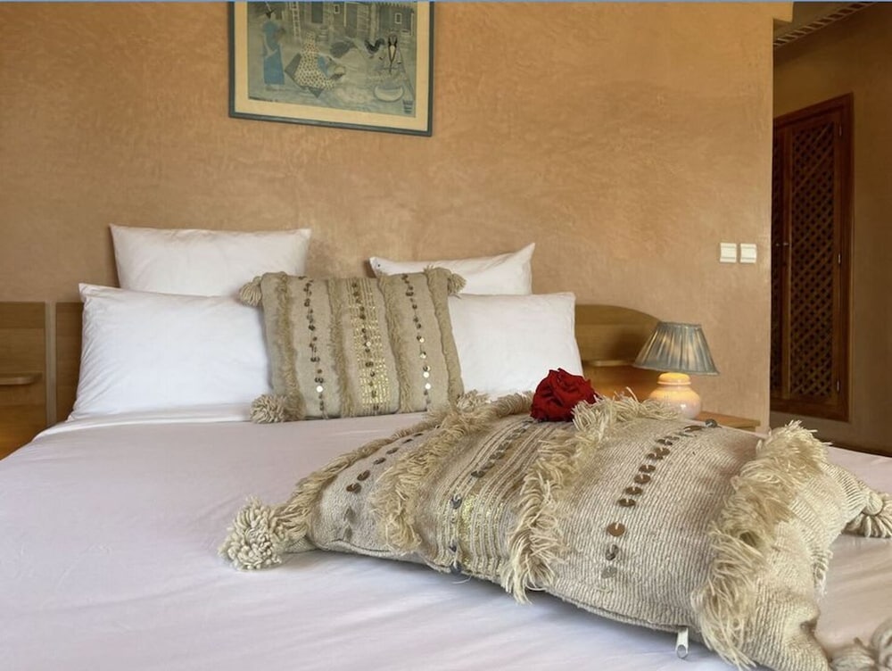 Superb Villa With 2 Private Pools Hammam and Tennis Court