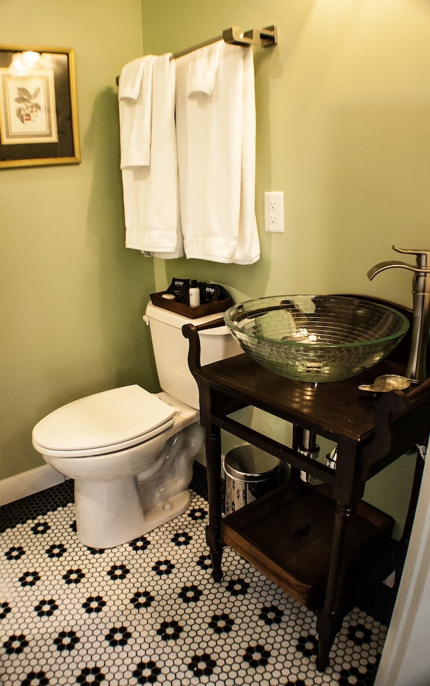 Judson Heath Colonial Inn