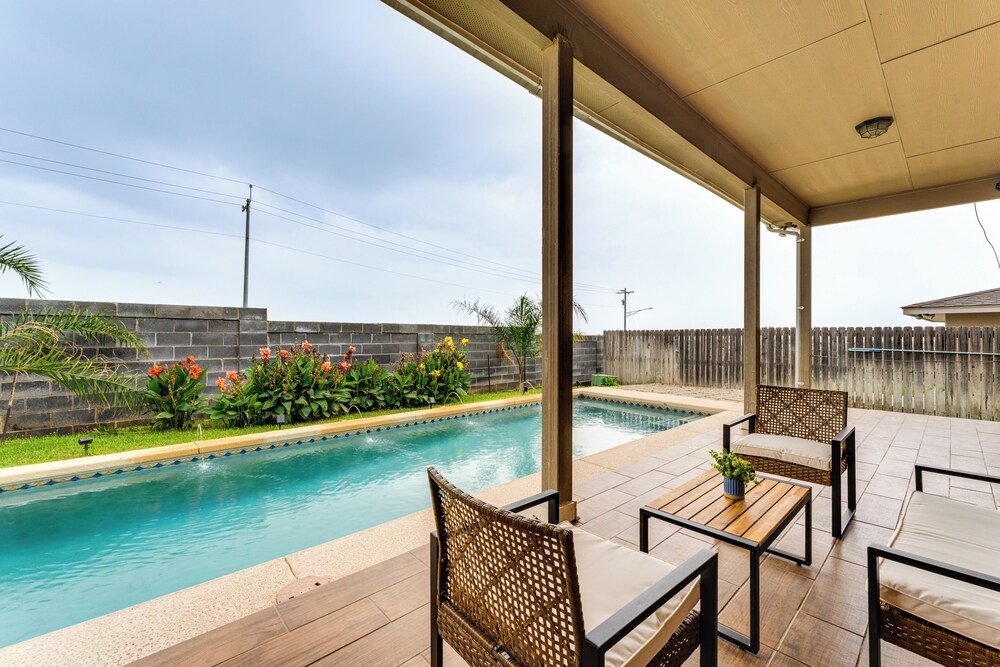 7 Mi to Lake Casa Blanca: Laredo Family Home!