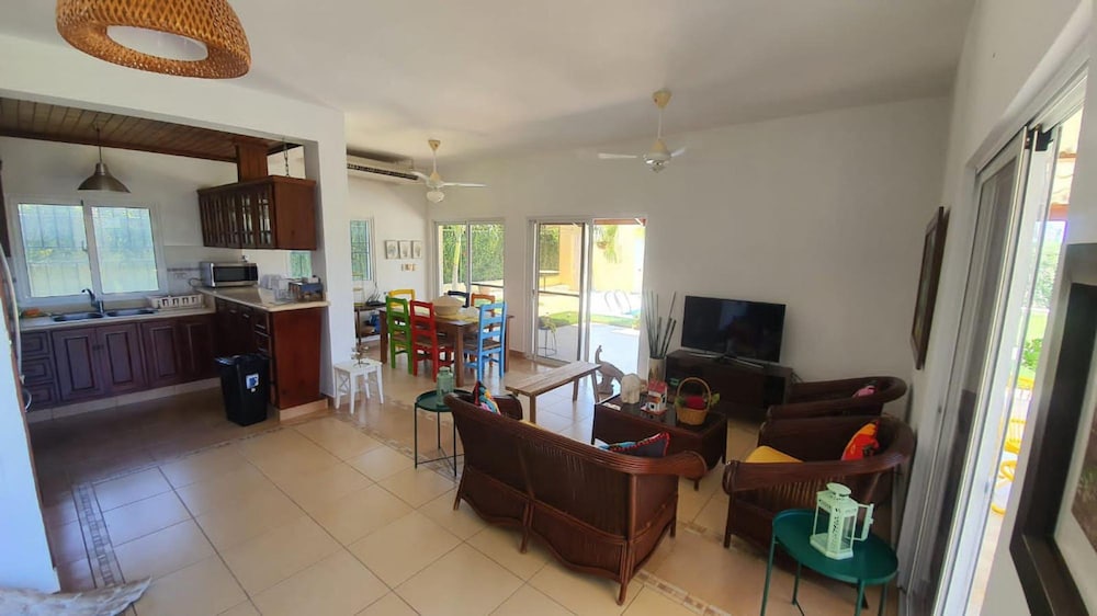Amazing House at La Isabela view 3