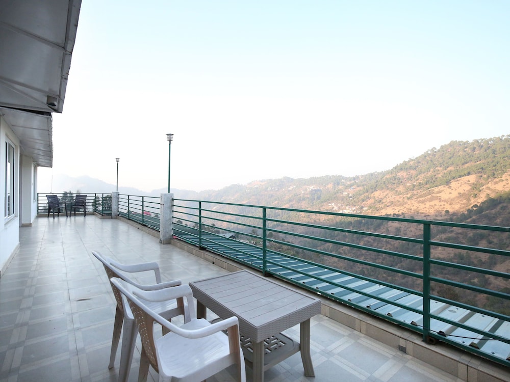 OYO 12185 Home Wayside Villa 3BHK Apartment Kasauli