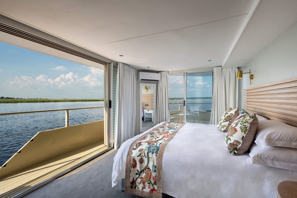 Zambezi Queen by Mantis