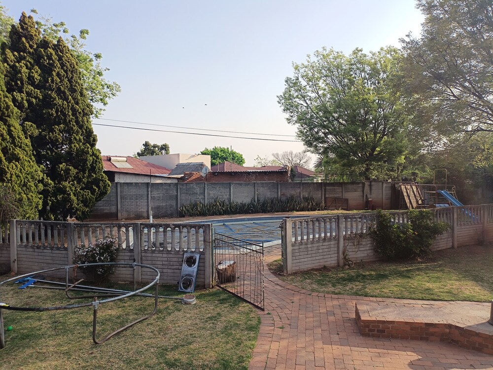 JM TOURS & SAFARIS GUESTHOUSE