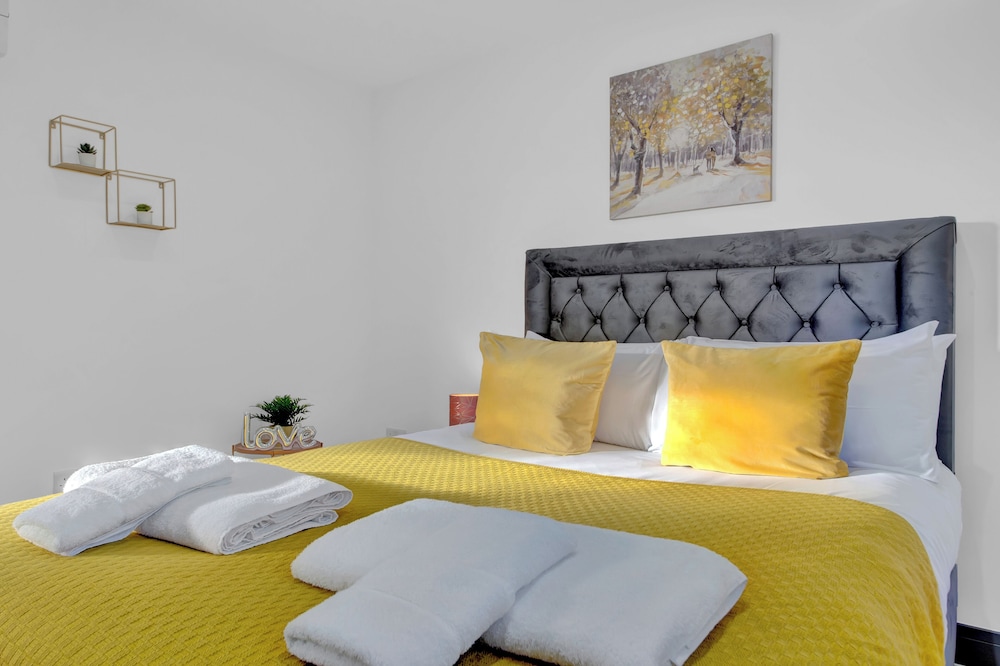 Inviting 1-bed House in Feltham view 5