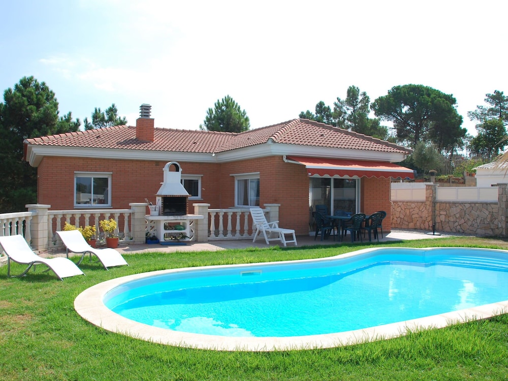 Detached Villa on one Floor, With Garden, Private Pool and Nice Views photo 1