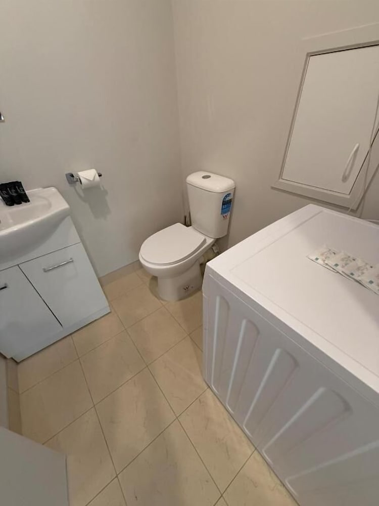free parking 2Bed family home in AKL CBD