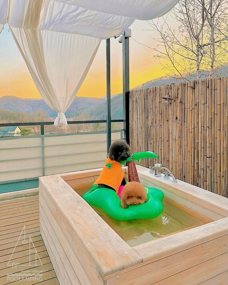 Spain Village Poolamping