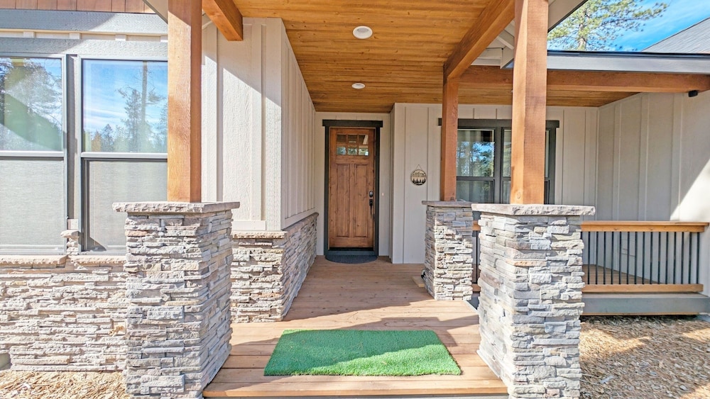 56593 Celestial Dr 4 Bedroom Home