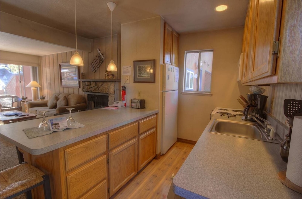 Lake Tahoe Vacations - Heavenly Mountain Hideaway 2 Bedroom Home by RedAwning - Property Image 5