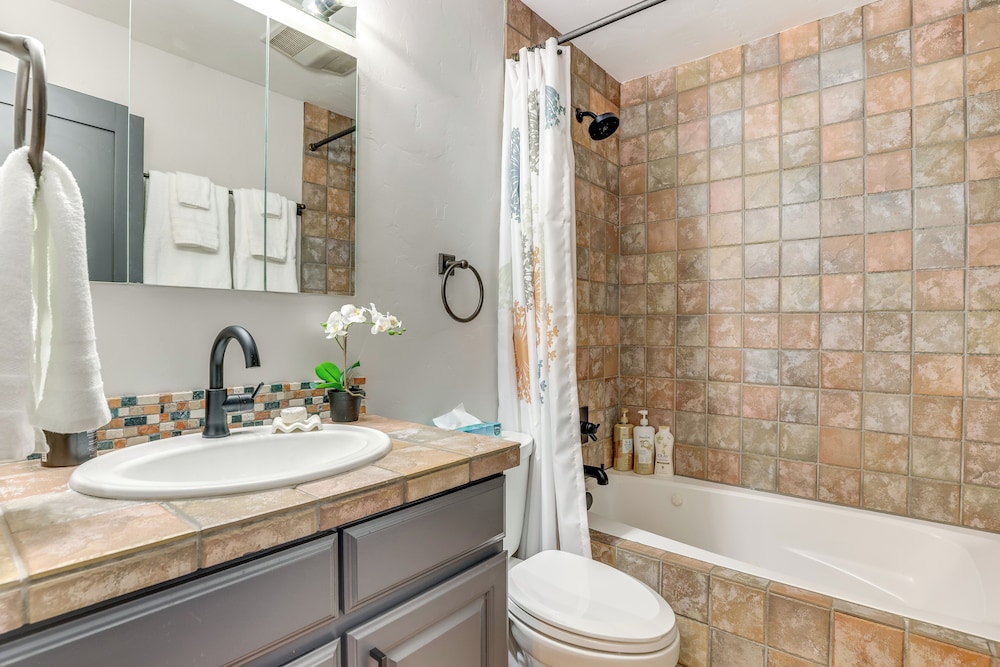 Between Beaver Creek & Vail: Modern Condo w/ View!