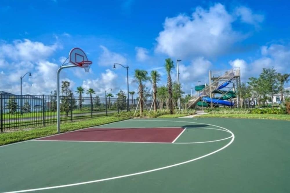 Free Amenities Spacious Home King Beds