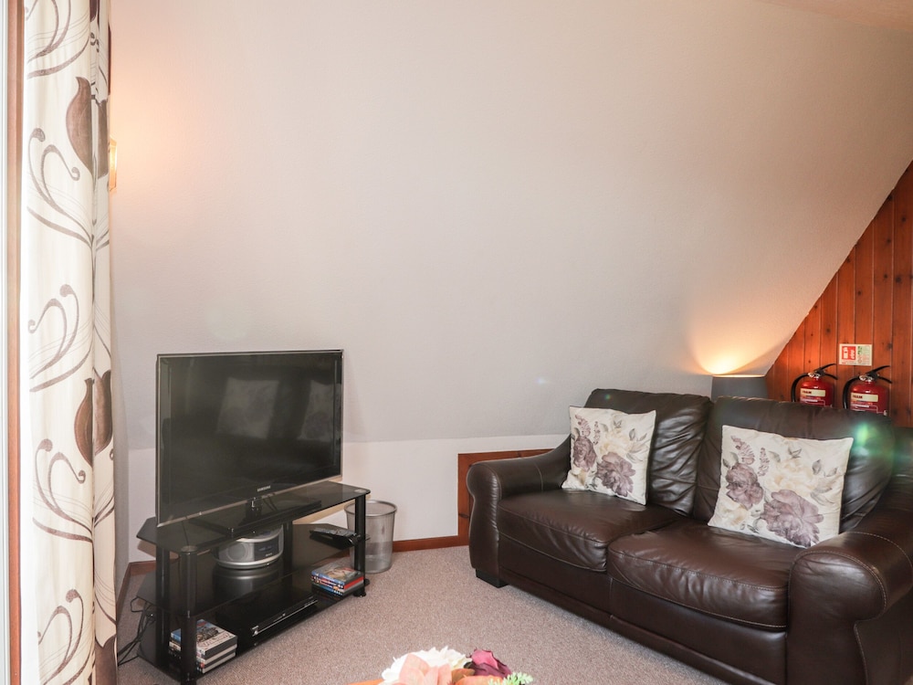 Larchfield Chalet 2