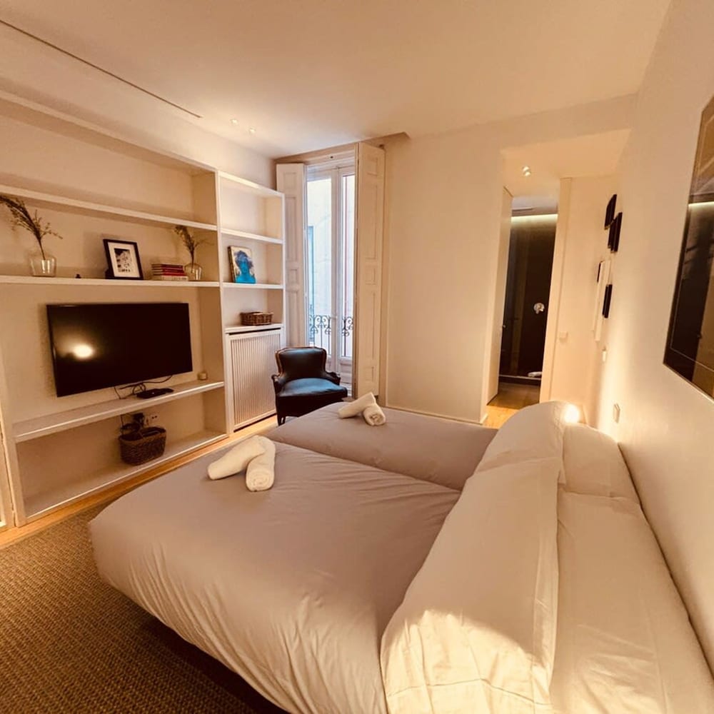 The Pelayo Majestic Luxury 3 Bedroom in Chueca