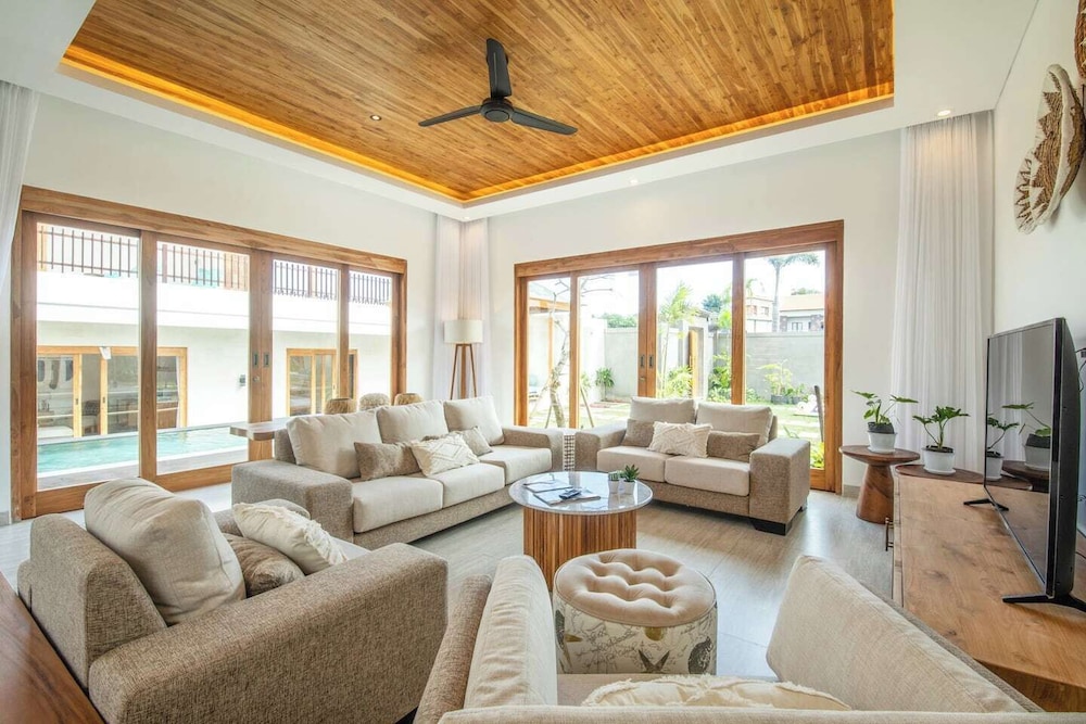 Luxurious 6 BR With Sea View, 5 Mins to Savaya