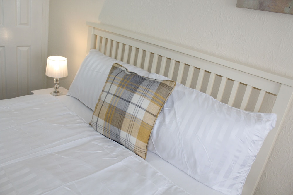 Captivating 3-bed House in Newcastle Upon Tyne view 4