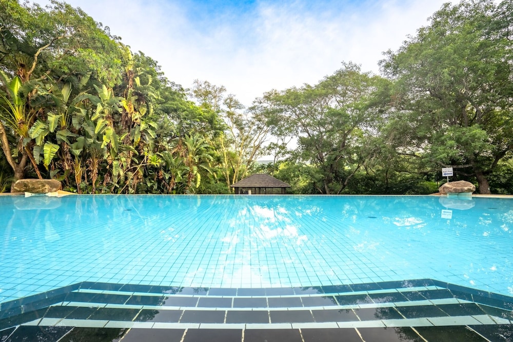 First Group Sanbonani Resort