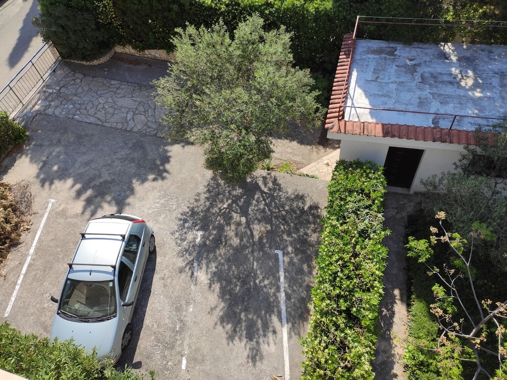 Nives - Great Location - A1