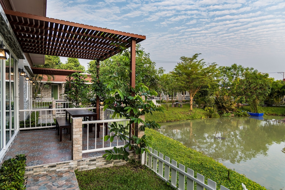 Rai Fahpratan Home and Garden
