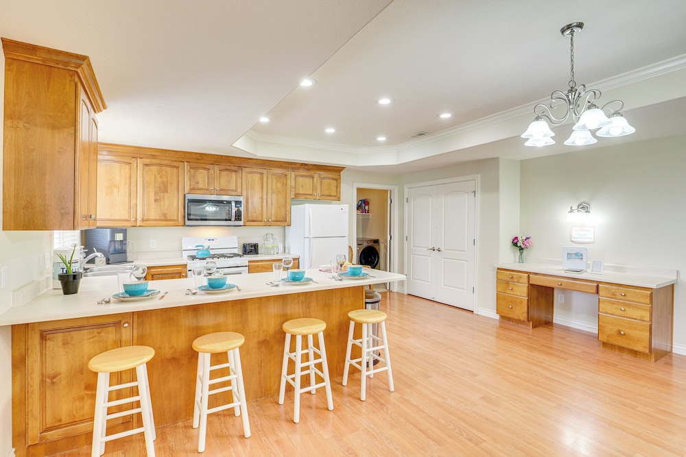 6 Mi to Grove Creek Canyon Trail: Abode w/ Views