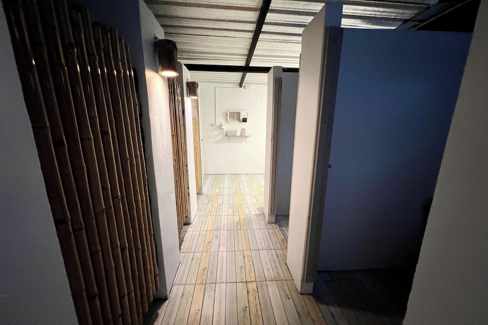 Orchid Hostel Near Bumrungrad Hospital and Nana Market