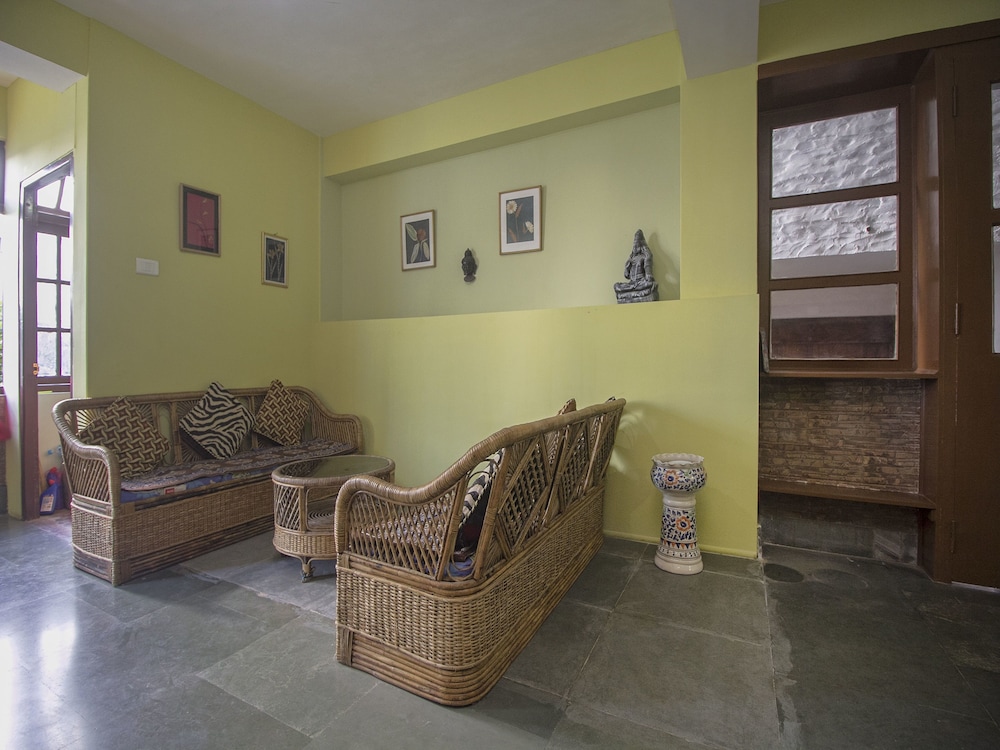 OYO 17067 Maitreya Guest House