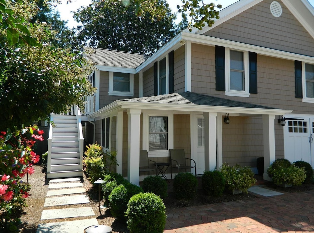 Laurel Street 222b