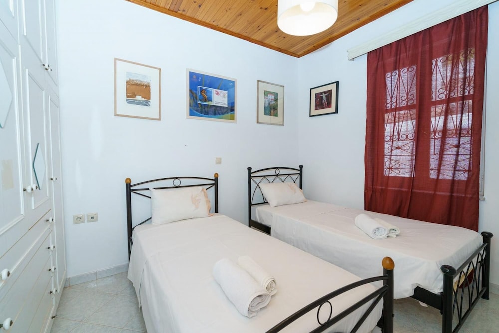 Hydra Cool House-maritime Cozy Home Fully Equipped view 3