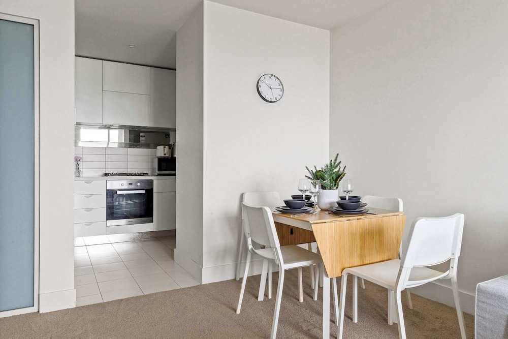 A Modern & Cozy 2BR Apartment With City Views
