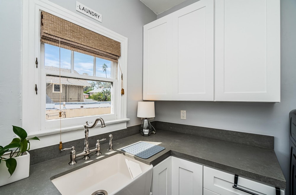 Spacious 5 BR Near Heart of South Park