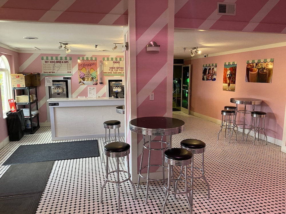 Renovated Home Near Beach and Shopping - Image 3