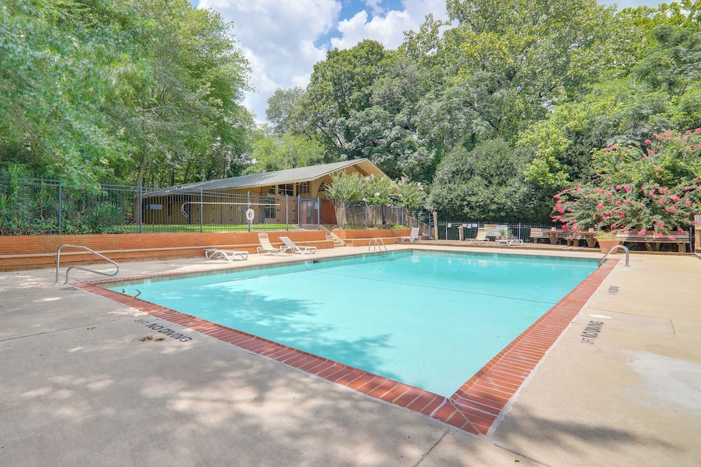 1 Mi to Dtwn & Uga: Condo w/ Pool in Athens!