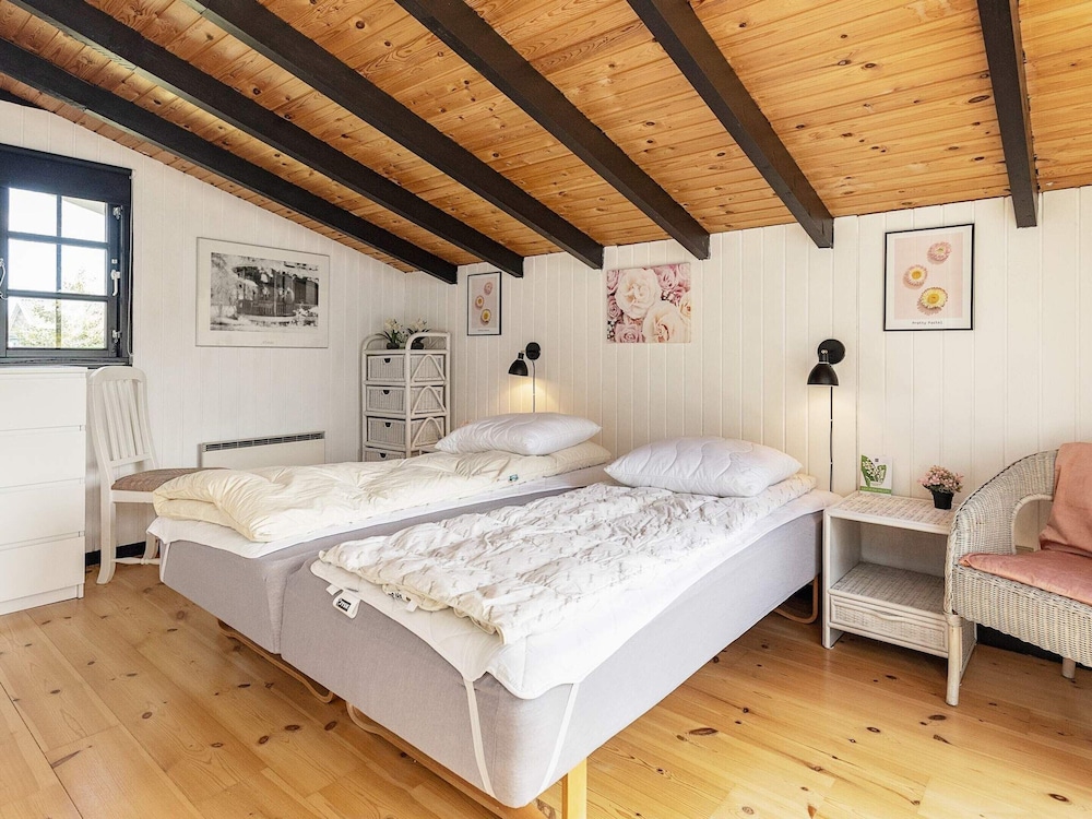 Spacious Holiday Home in Væggerløse near Sea view 3