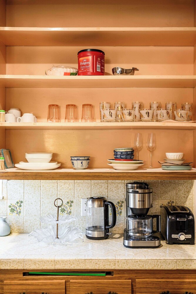 Cozy & Stylish Home Spacious, Fully Equipped Stay