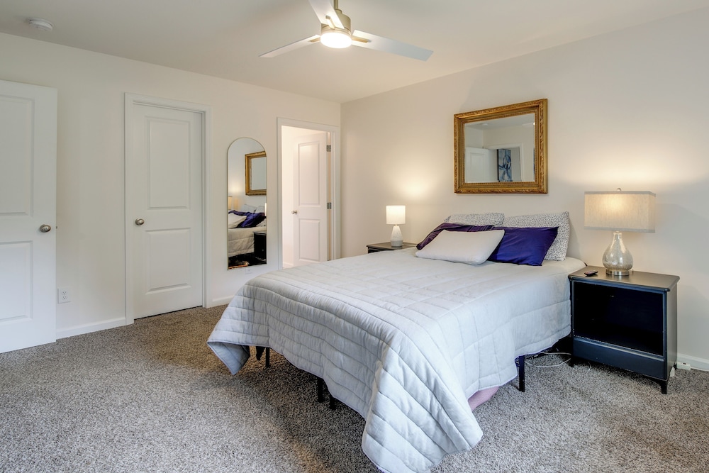 Commuter-friendly Home: 3 Mi to Dtwn Knoxville!