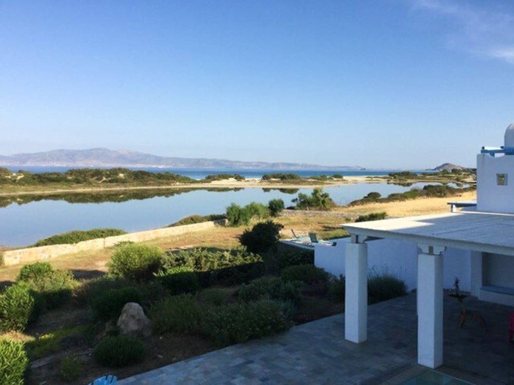 Glyfada CN Cheerful 5 Bedroom Home on the Beach