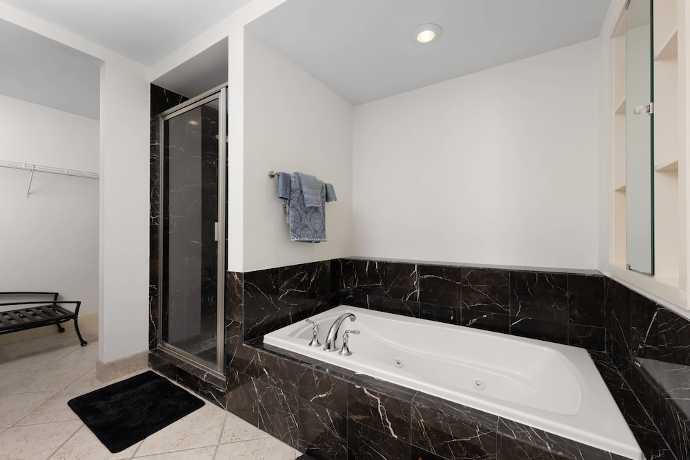 Prestigious Luxury Beach & Bay Patios Xl Size 3 Bedroom Apts