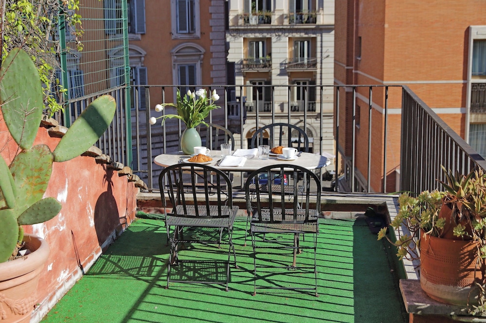 Leonina Terrace