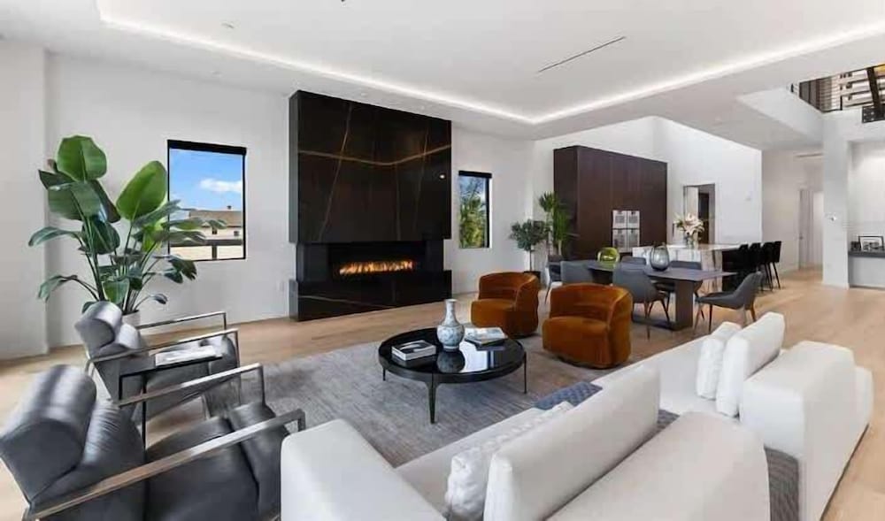 Lux Penthouse 4-story Stunner Rooftop Views