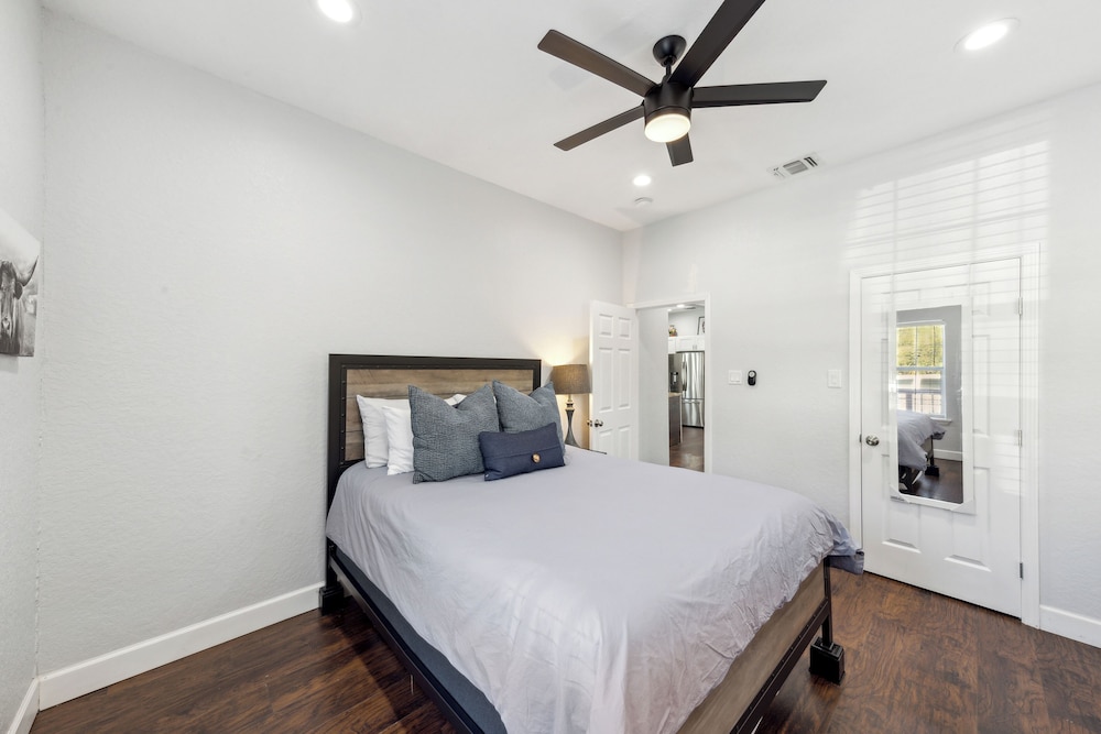 Walk to Alamodome! Stylish Home w/ Private Parking