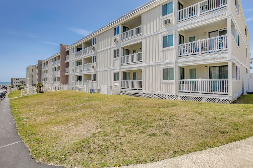 Myrtle Beach Condo w/ Balcony + Ocean Views!