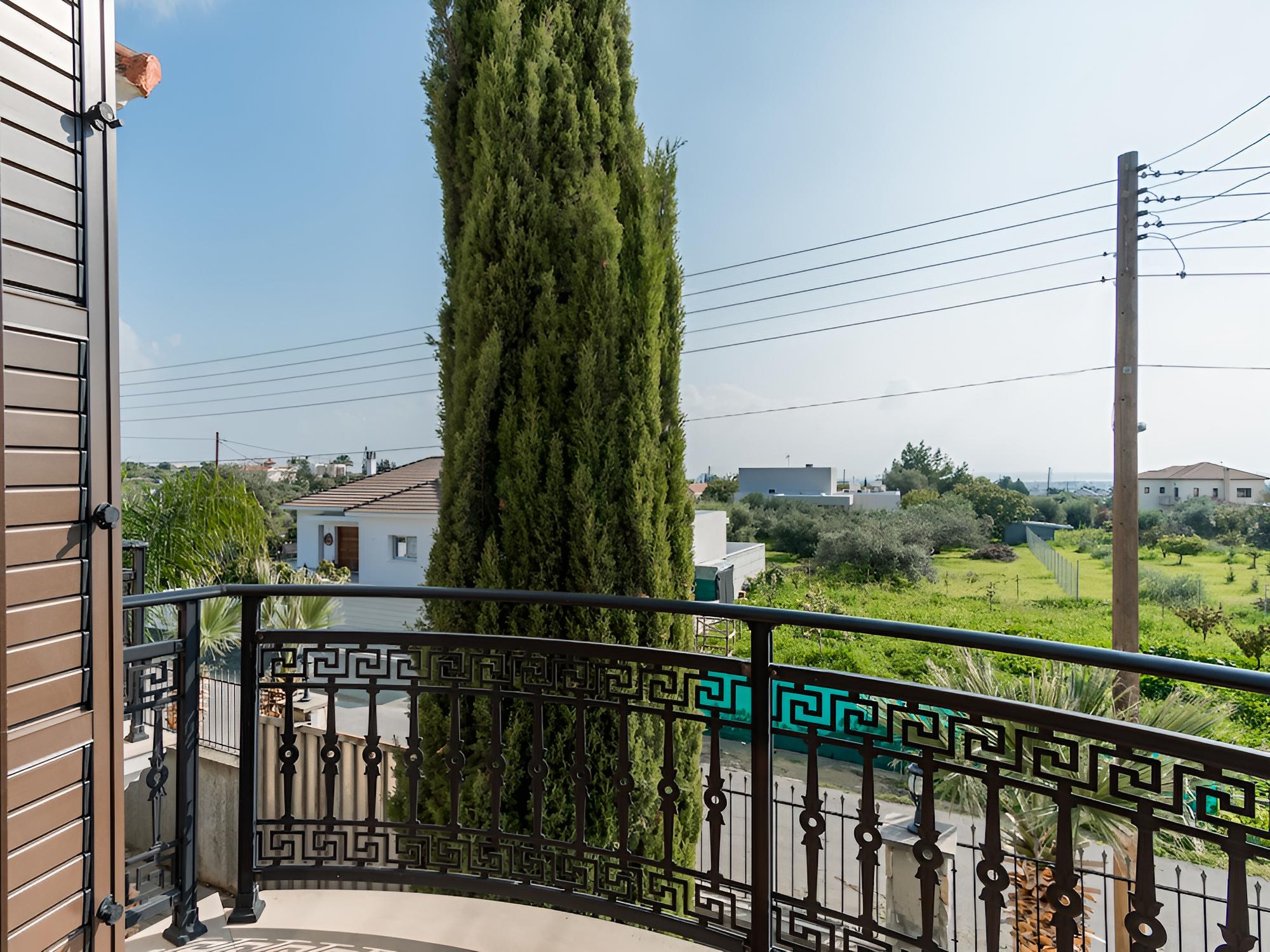 Sanders Ipsonas - Generous Holiday Home w Balcony view 5